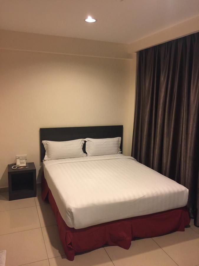 Premierz Hotel Лабуан Екстериор снимка
