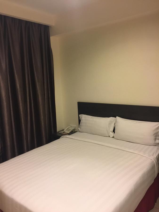 Premierz Hotel Лабуан Екстериор снимка