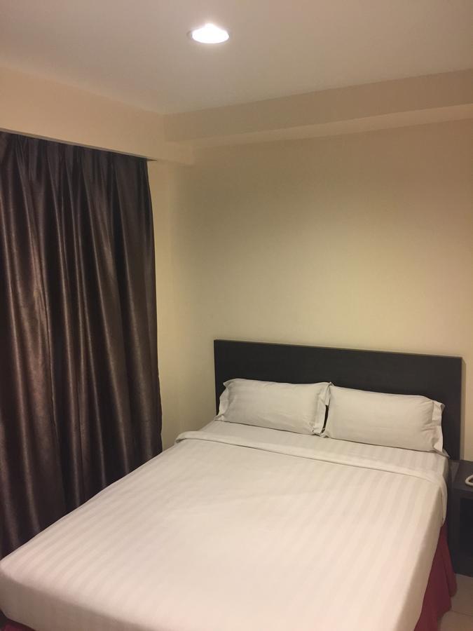 Premierz Hotel Лабуан Екстериор снимка