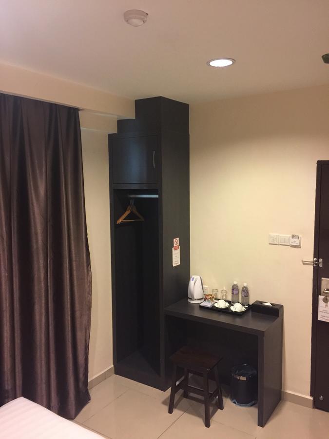Premierz Hotel Лабуан Екстериор снимка