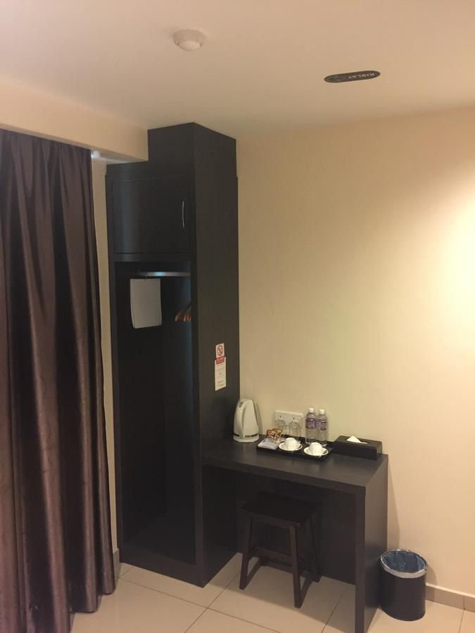 Premierz Hotel Лабуан Екстериор снимка