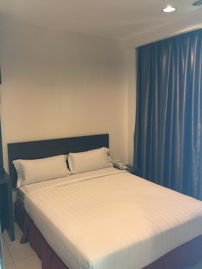 Premierz Hotel Лабуан Екстериор снимка