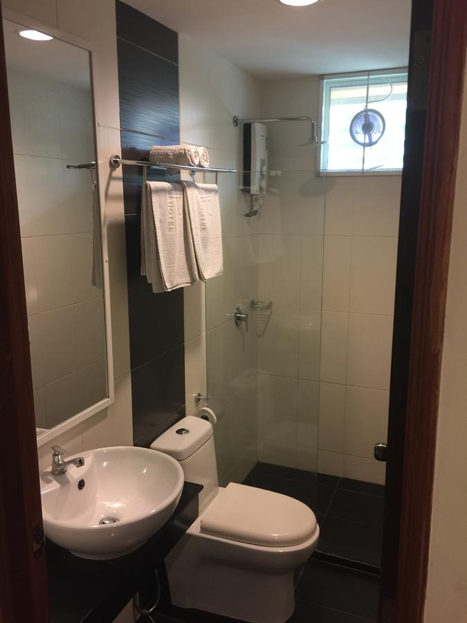 Premierz Hotel Лабуан Екстериор снимка