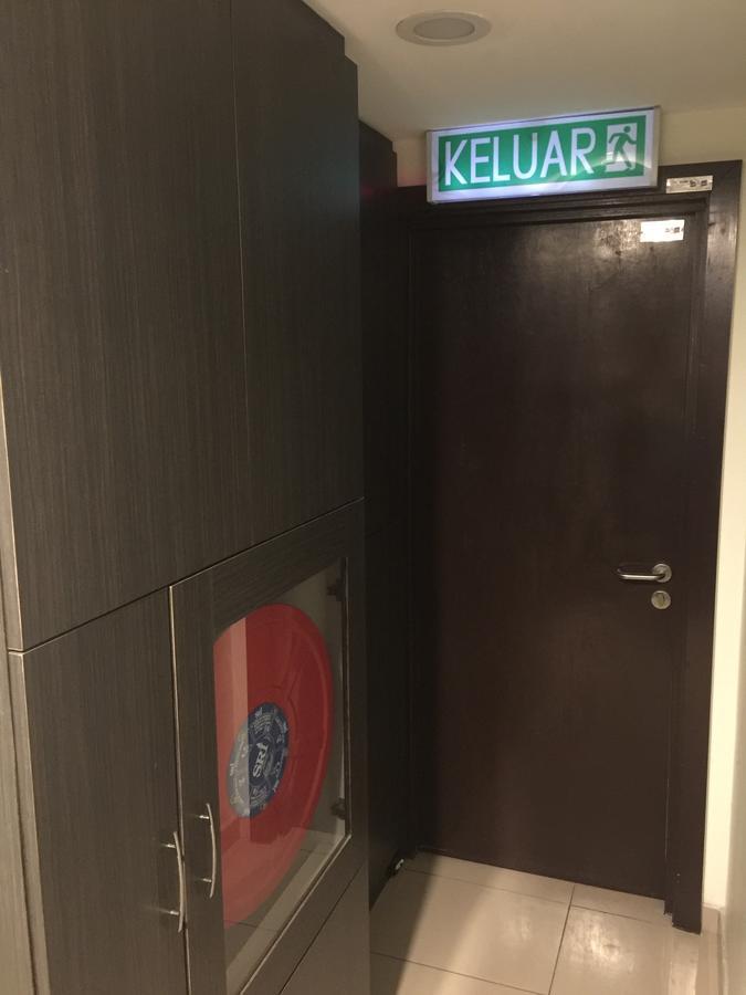 Premierz Hotel Лабуан Екстериор снимка