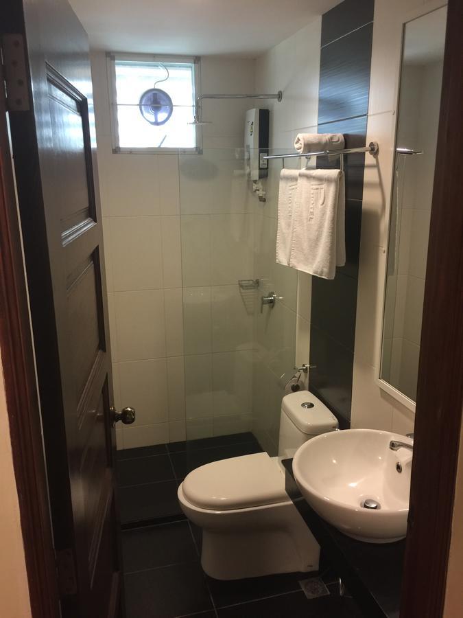 Premierz Hotel Лабуан Екстериор снимка